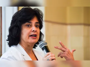 Imagem ilustrativa da imagem 'Não superamos a covid como problema de saúde pública', diz ministra da Saúde