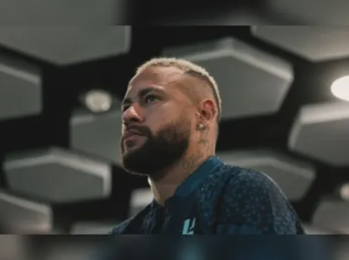 Imagem ilustrativa da imagem Neymar ironiza postagem elogiando Mbappé