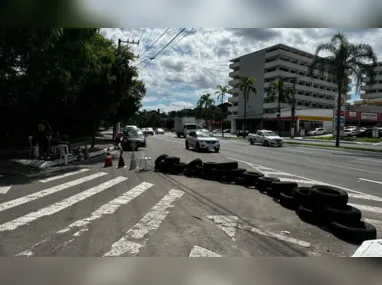 Imagem ilustrativa da imagem Professores liberam entrada, mas estudantes bloqueiam portões da Ufes