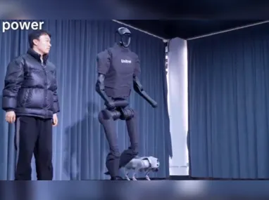 Image caption El robot humanoide en realidad corre más rápido que el poseedor del récord mundial de velocidad.
