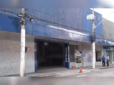 Imagem ilustrativa da imagem Suspeito é preso após roubar torta capixaba e bombom de supermercado em Vitória