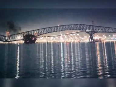 Imagem ilustrativa da imagem VÍDEO | Ponte desaba nos EUA após ser atingida por navio