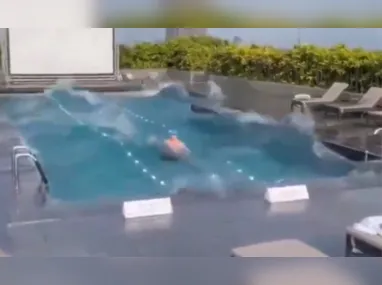 Imagem ilustrativa da imagem VÍDEO | Turista fica preso em piscina de hotel durante terremoto em Taiwan
