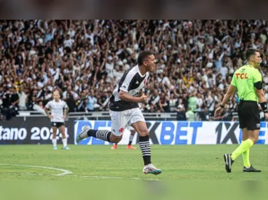 Imagem ilustrativa da imagem Vasco vence Grêmio por 2 a 1 em jogo disputado em São Januário