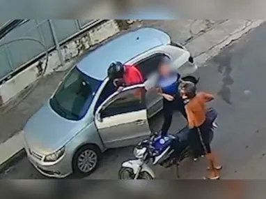 Imagem ilustrativa da imagem Vendedora é rendida a mão armada e tem carro roubado em Cariacica