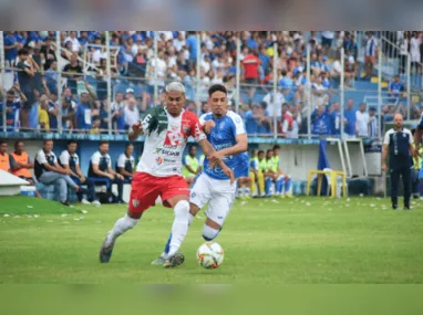 Matheus Costa comemora após marcar o segundo gol do Rio Branco