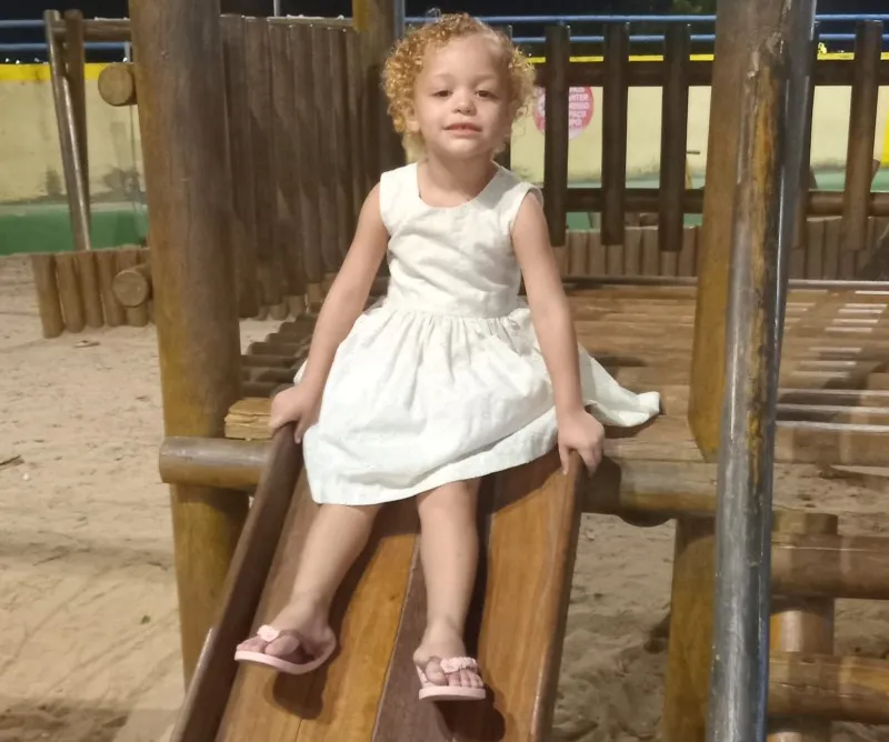 Imagem ilustrativa da imagem Morre Hellen, garotinha de 4 anos atingida por bala perdida em Água Fria