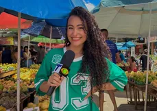 Quem comanda o programa é a jovem apresentadora Maria Laura, de 21 anos