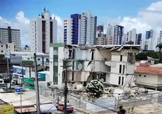 O prédio apresentava rachaduras consideráveis