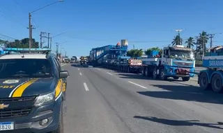 Imagem ilustrativa da imagem Depois de parar em Paulista, comboio com novo transformador ficará em Abreu e Lima