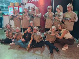 Imagem ilustrativa da imagem Primeira pizzaria do mundo operada por pessoas com Síndrome de Down abre nova loja