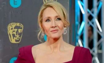 Imagem ilustrativa da imagem J.K. Rowling comemora decisão da Suprema Corte britânica sobre sexo biológico