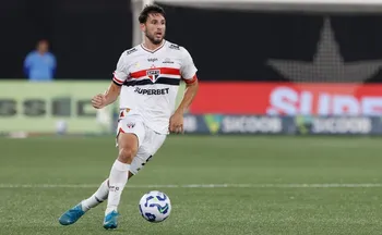 Imagem ilustrativa da imagem São Paulo confirma lesão e Calleri fora da temporada por cirurgia no joelho