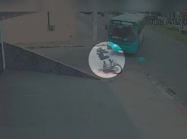 Adolescente só percebeu o ferimento após entrar em casa.