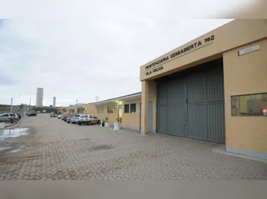 Professor foi preso pela Polícia Penal e confessou atuar como "pombo-correio" entre detentos e familiares