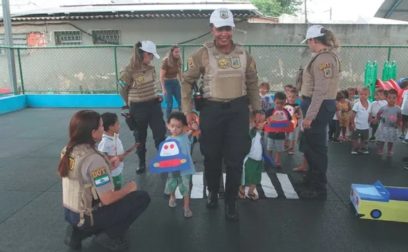 Imagem ilustrativa da imagem Aula de trânsito para crianças em escolas da Serra