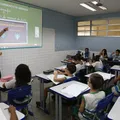 Aula com lousa digital na Escola Talma Sarmento de Miranda, no bairro São Geraldo, em Cariacica. Ferramenta permite mais interatividade