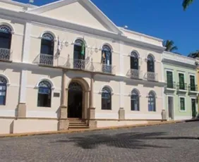 Imagem ilustrativa da imagem Câmara de Olinda barra impeachment de prefeita, mas tem seu próprio teto de vidro