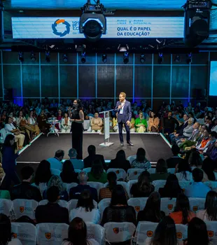 Evento reúne mais de mil educadores, gestores, pedagogos, professores, coordenadores, diretores, mantenedores, além de especialistas, durante dois dias de palestras e networking