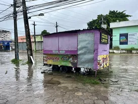 Imagem ilustrativa da imagem Duas pessoas morrem eletrocutadas em trailer de lanches que estava em rua alagada