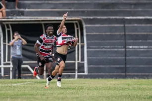 Imagem ilustrativa da imagem Invicto, Santa vence Central por 2x1 em Caruaru e dispara na liderança do Grupo C