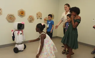 Imagem ilustrativa da imagem Maria, uma robozinha muito especial que vai ajudar crianças com autismo
