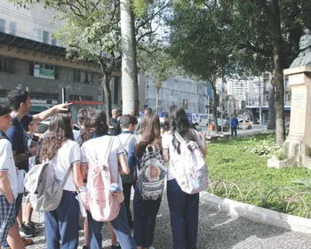 Imagem ilustrativa da imagem Uma viagem pela história em aulas sobre monumentos do Centro de Vitória