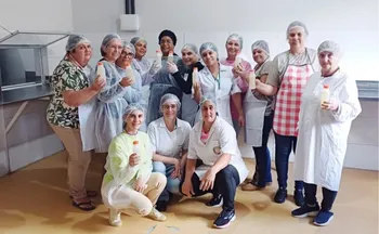 Imagem ilustrativa da imagem Em Linhares, agricultoras investem na produção de mel de cacau 100% natural