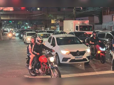 Elevador com cinco pessoas despenca em prédio na Serra