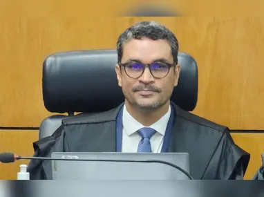 Marcelo Santos é formado em Administração e Direito e é pós-graduado em Direito Político.
