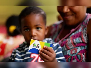 Imagem ilustrativa da imagem Caixa começa a pagar Bolsa Família de maio
