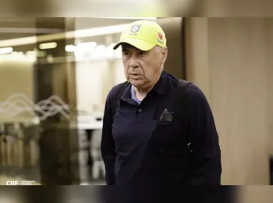 Ancelotti usou boné da seleção em sua chegada