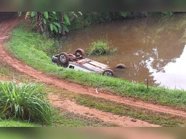 Imagem ilustrativa da imagem Casal morre após carro capotar em represa no Sul do ES