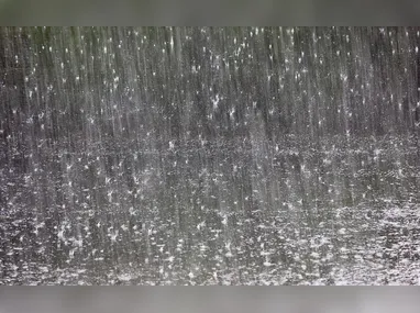 Colisão frontal envolveu três veículos