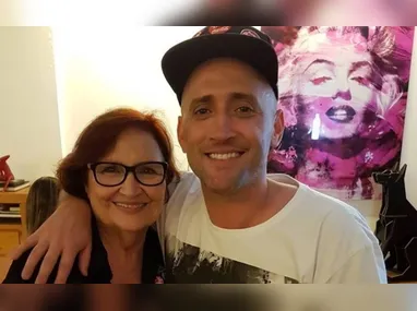 Imagem ilustrativa da imagem Dona Déa anuncia espetáculo sobre Paulo Gustavo, 'Meu Filho É um Musical'
