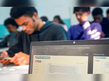 Aula de Informática Aplicada dentro do curso de técnico de Segurança de Trabalho, com Helaine Barroso dos Reis.