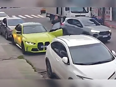 Material apreendido pela polícia inclui seringas e frascos de anabolizantes