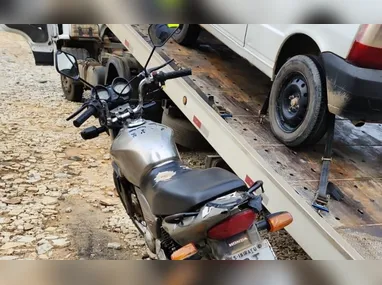 Imagem ilustrativa da imagem Motocicleta com mais de R$ 205 mil em multas é apreendida durante blitz no ES