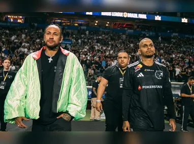 Imagem ilustrativa da imagem Neymar confere jogo de influenciadores no dia em que Santos perde do Corinthians