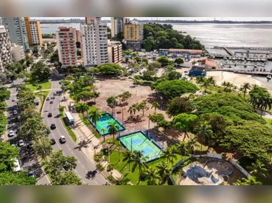 Elevador com cinco pessoas despenca em prédio na Serra