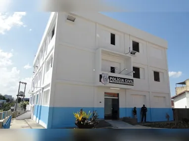 Frente da Delegacia Regional de Guarapari: mulher foi presa no município, suspeita de aplicar golpes ao vender terrenos que não eram dela