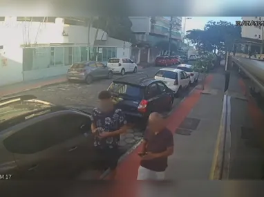 Imagem ilustrativa da imagem VÍDEO | Idoso é agredido durante assalto em Jardim Camburi