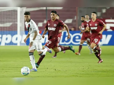 Fluminense anuncia a rescisão de contrato com o veterano meia Renato Augusto