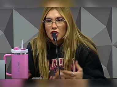 Imagem ilustrativa da imagem Virgínia Fonseca usa moletom com o rosto da filha e copo de sua marca em depoimento