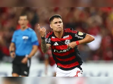 Problemas no Lyon podem facilitar chegada de Almada ao Botafogo para o Mundial