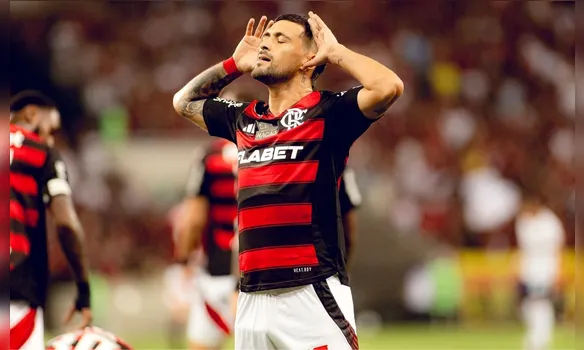 Imagem ilustrativa da imagem Flamengo responde pressão da torcida, vence o Bahia e dorme na liderança