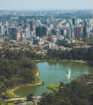 Parque do Ibirapuera, vizinho ao terreno onde serão construídas duas torres com 35 unidades de luxo. Valor Geral de Vendas chega a R$ 600 milhões.
