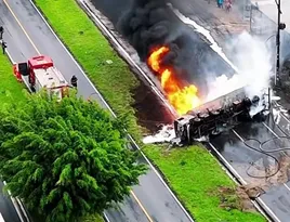 Imagem ilustrativa da imagem Caminhão-tanque explode na manhã desta quinta na BR-101, em Igarassu; COM VÍDEOS