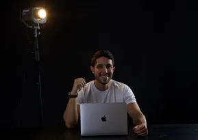 Imagem ilustrativa da imagem Profissões em transição: como a inteligência artificial está redefinindo o mercado