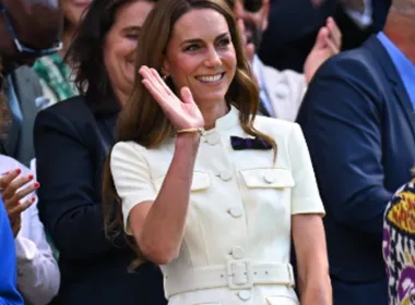 Imagem ilustrativa da imagem Kate Middleton é aplaudida de pé ao comparecer a jogo de tênis e se surpreende